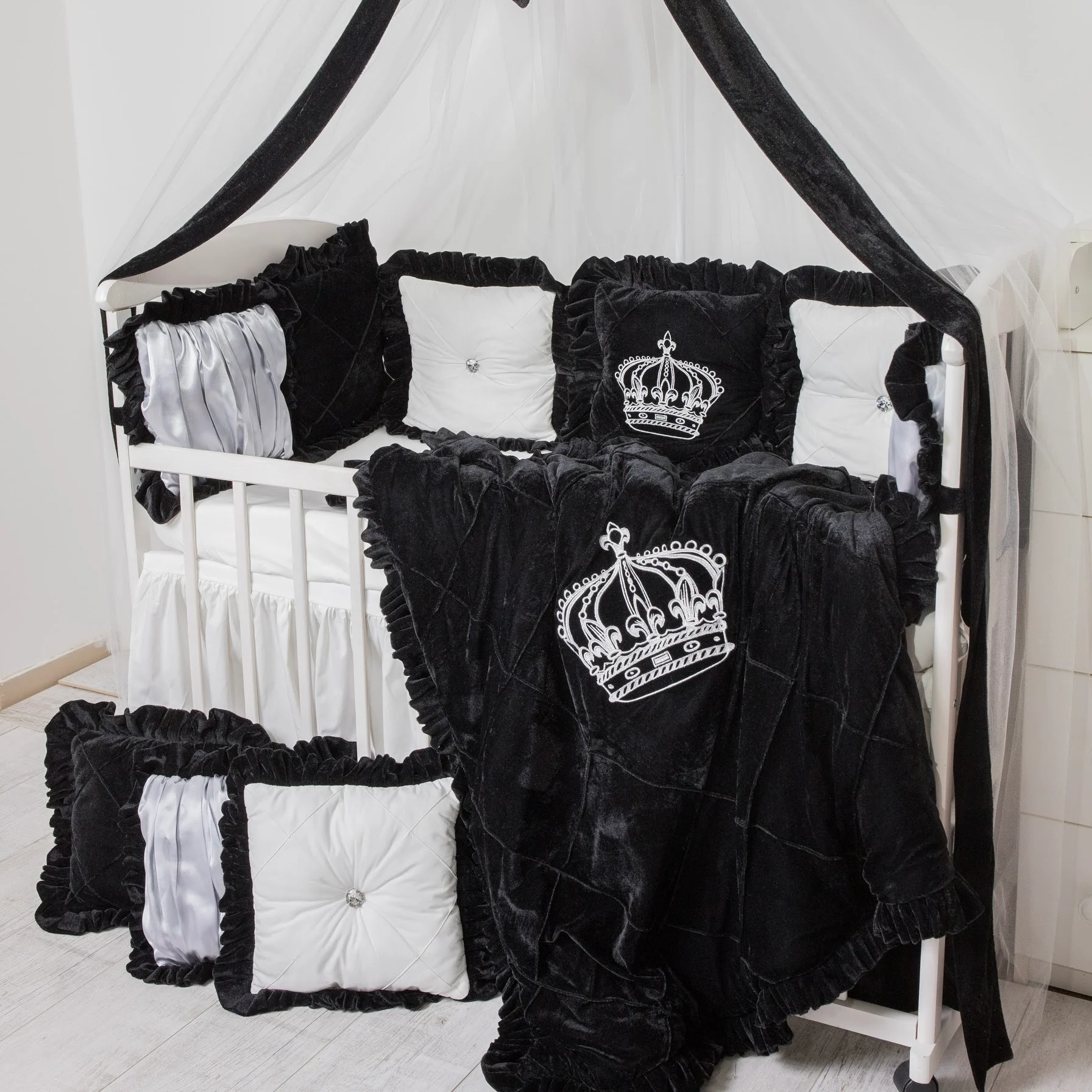 Luxury Black & White Baby Crib Bedding Set – Crown - Image 4