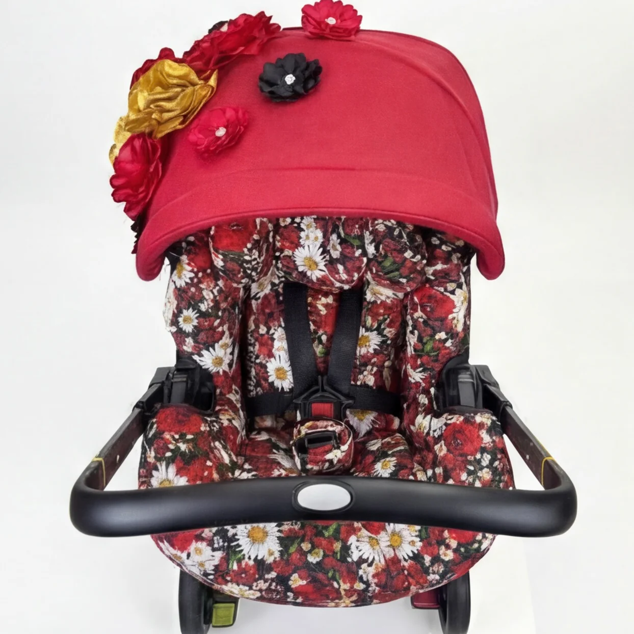 Red Floral Baby Car Seat Cover – Elegant Girl Design - Image 3